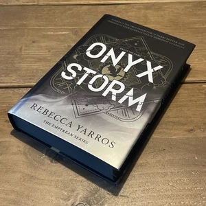 Fairyloot Exclusive Edition Onyx Storm By Rebecca Yarros UNSIGNED - Picture 1 of 20