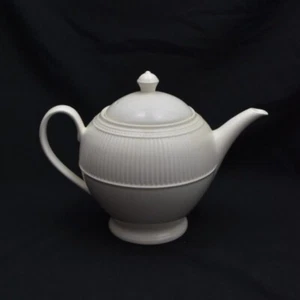 Tetera de cerámica blanca Wedgwood Windsor 1,2 L hecha en Reino Unido diseño elegante - Imagen 1 de 9