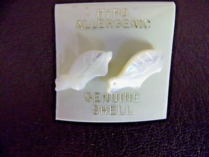 Hypo-Allergenic Genuine Shell Turtle Shaped Pierced Earrings (NOS) - Picture 1 of 4