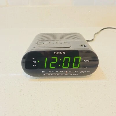 Sony Dream Machine AM/FM Dual Alarm Clock Radio Model ICF-C218 Green Display - Image 1 of 4