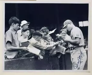 HOF JOHNNY MIZE AUTOGRAPHED / SIGNED 8x10 B&W Photo - Picture 1 of 2
