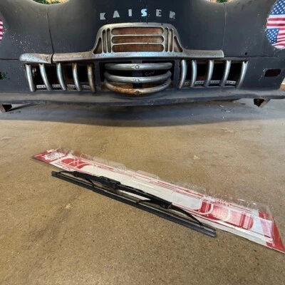 New Genuine OEM Toyota 1996-2002 4Runner Rear Wiper Blade Assy 85242-35010 - Image 1 of 4