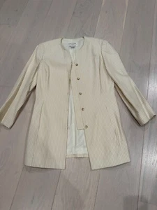 Vintage Beautiful Oscar de LaRenta cream colored blazer with beautiful buttons.  - Picture 1 of 10