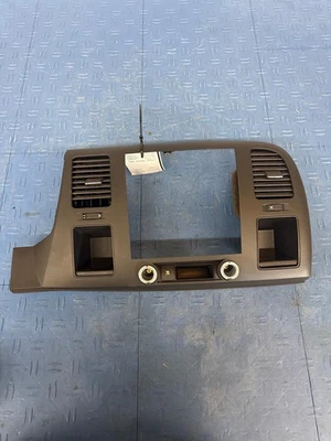 11 CHEVY SILVERADO 1500 Dash Bezel W/ Vents w/Traction Cntrl Switch Oe# 20935608 Foto 1 de 4