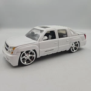 2001 Chevrolet® Avalanche™ Diecast Truck - 1:24 Scale - whit - DUB CITY Jada Toy - Picture 1 of 7