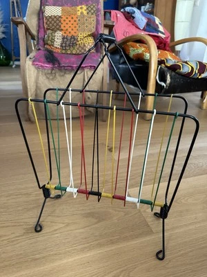 vintage porte-revues range magazines années 1950-60 style scoubidou multicolore - Photo 1/4