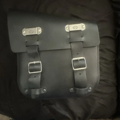 Bolso basculante Softail de una cara Harley-Davidson nuevo cuero negro Foto 1 de 4
