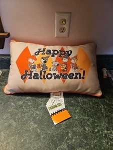 NWT Happy Halloween Peanuts Characters Pillow Decor Trick Or Treat Charlie Brown - Picture 1 of 4