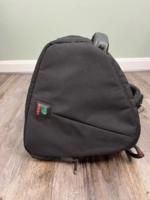 Kata Triángulo DT-213 Cámara Torso Pack Bolso Bandolera con Correas y Cubierta para Lluvia Foto 1 de 4