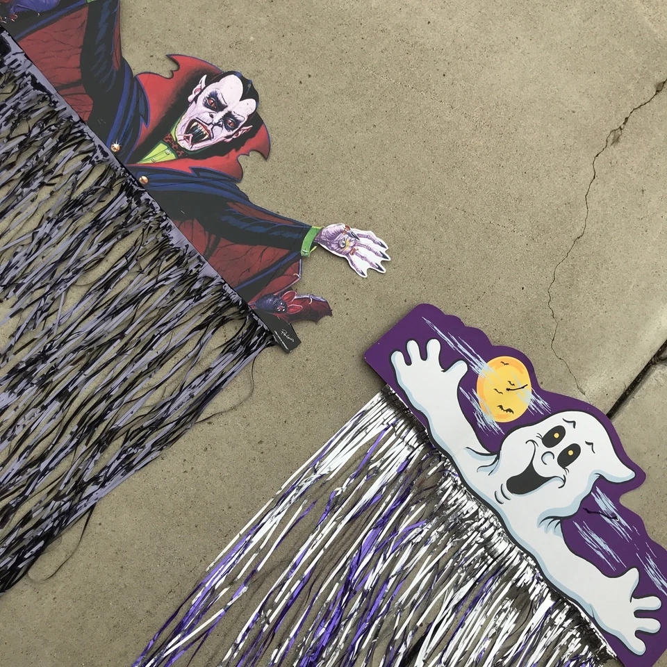 Lote De 2 Cortinas De Colección Divertidas Mundo Lámina Looky Puerta Fantasma Y Vampiro Decoración Halloween Foto 1 de 4