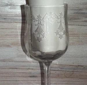 Vintage Goblet Wine Glass Etched With Swag And Star Design 6.5 Inch B144 - Picture 1 of 2