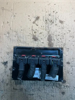 Controle de motor 2010 Dodge Caravan Town & Country ECM P68050410AD v2081 DG - Imagem 1 de 4