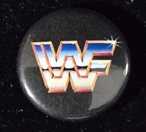 WWF - Classic WWF Wrestling Logo - 1" Pin - Neuwertig - Bild 1 von 1