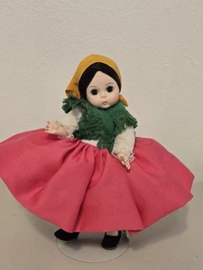 Vintage Madame Alexander 8 Zoll Puppe Portugal Mädchen mit Ständer und Box - Bild 1 von 7