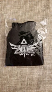 The Legend of Zelda Skyward Sword Limited Edition Royal Crest Keychain - Picture 1 of 2