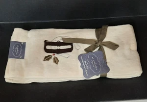 St. Nicholas Square 2er Set Western D Monogramm Dekorative Handtücher Neu mit Etikett - Bild 1 von 4