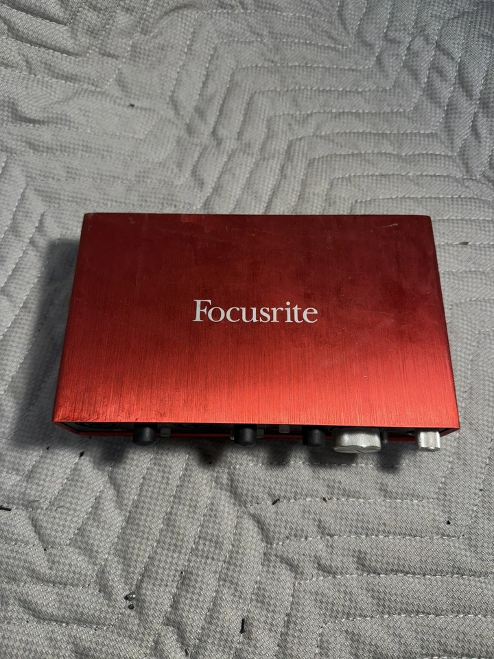 Interfaz de audio USB Focusrite Scarlett 2i4 2da generación 2 canales Foto 1 de 4