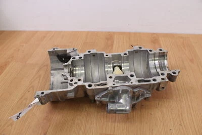 SKI-DOO Summit 700 ZX 2002 cárter inferior/caja del motor principal con bomba de agua Foto 1 de 4