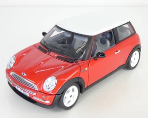 Bburago Mini Cooper 2001 1:18 Scale Toy Car Collectible Opening Doors Red - Picture 1 of 15