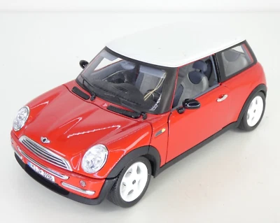 Mini Cooper 1:18 2001 Toy Car Collectible Bburago Red White Roof Diecast - Image 1 of 4