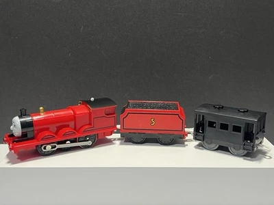 Thomas & Friends • James el Tren Rojo con Caboose • TOMY • De colección 1994 • FUNCIONA Foto 1 de 4