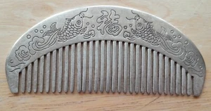 Unique Silver/Metal Comb Engraved Fish Image+Chinese "福"-Blessing.10.5x4.5cm,35g - Picture 1 of 6