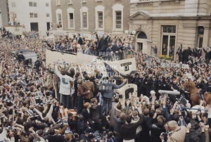 1970 FA CUP BUS PARADE QUALITY PHOTO PRINT CHELSEA FC CHOOSE SIZE TROPHY TOUR - Picture 1 of 1