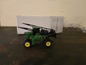 John Deere 4030 Selbstfahrspritze von Ertl im Maßstab 1:64 - Bild 1 von 5