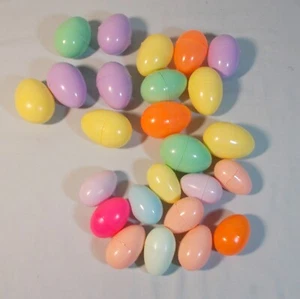 26 Kunststoff befüllbare bunte Ostereier in 2 Größen 3,5" & 2,5" - Bild 1 von 3