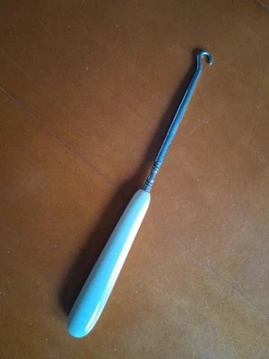 VTG Shoe Boot Corset Lace Button Puller Hook Puller Plastic Handle Ivory Like - Image 1 of 4