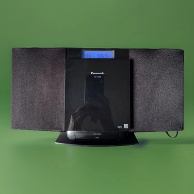 Panasonic SC-HC20 Compact Stereo System CD/iPod/AM-FM Player - No Remot - Image 1 of 4