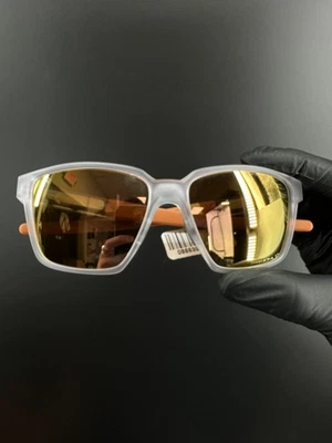 Óculos de sol Oakley atuador polarizado quadrado OO9430-0757 fosco transparente / PRIZM - Imagem 1 de 4