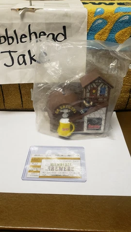 NIB SEALED 1999 MILWAUKEE BREWERS BERNIE CHALET COIN BANK SGA W/ TICKET Cover