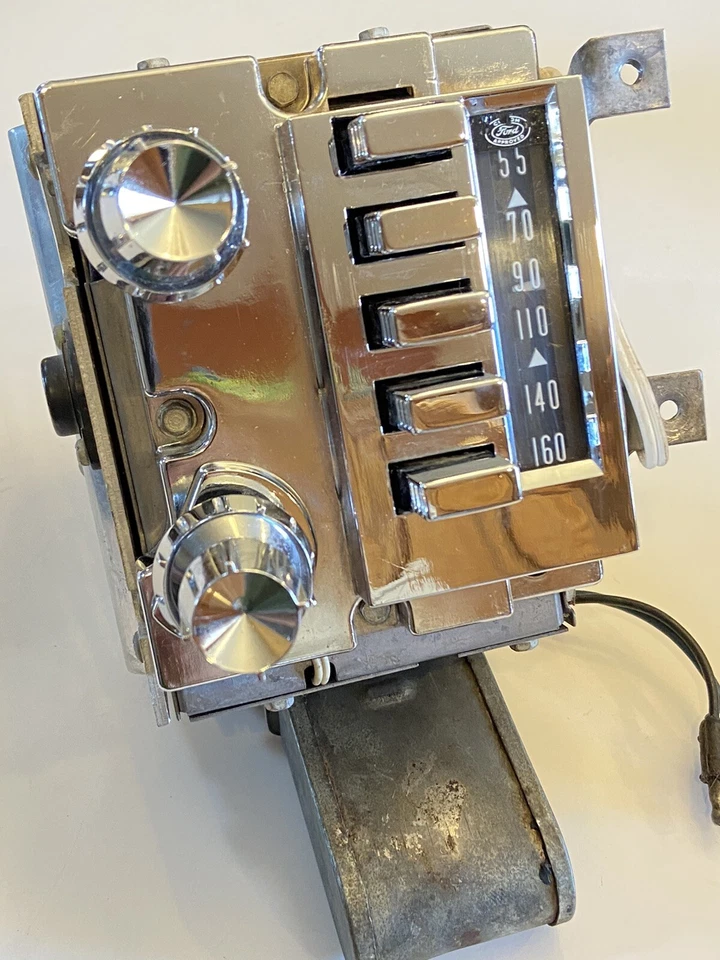 1959-1960 FORD MERCURY MONTCLAIR MONTEREY PARK LANE RADIO ORIGINAL FOMOCO - Image 1 of 4