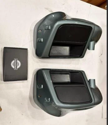 OS&D Advanblack Silver Pine RUSHMORE LOWER VENTED FAIRINGS FOR HARLEY 2014+ - Image 1 of 4