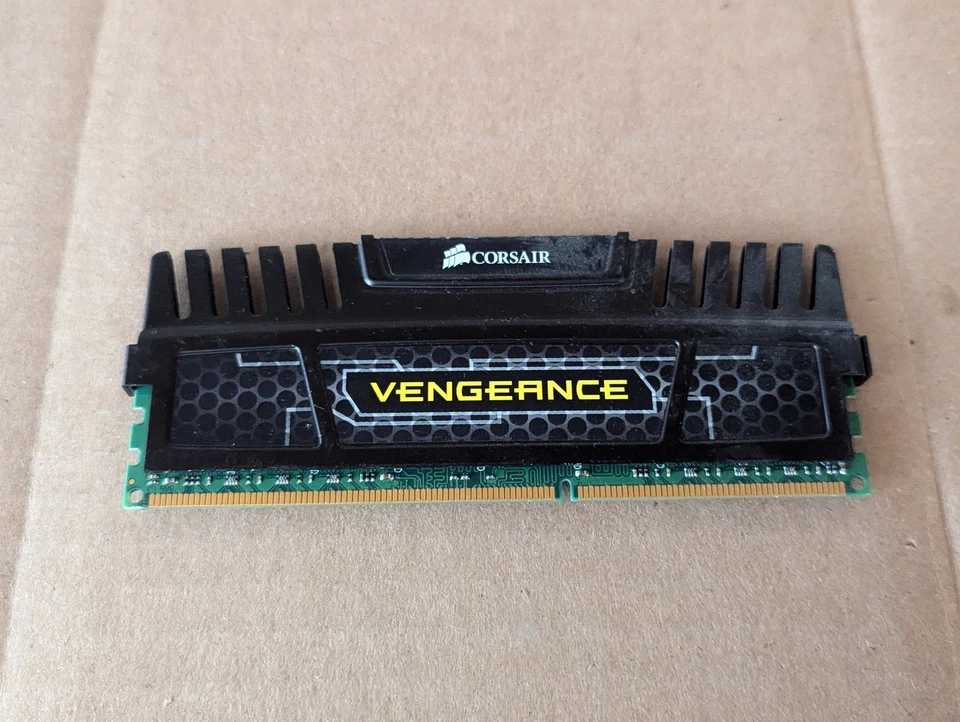 CORSAIR VENGEANCE CMZ64GX3M8A1866C9 8GB 1866MHZ DDR3 MEMORY RAM A3-5(13) - Image 1 of 4