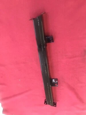 Soporte de montaje del motor Kaiser Darrin 1954 travesaño trasero  Foto 1 de 4