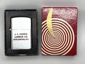 Encendedor JC Harris Lumber Company Burlington, Carolina del Norte años 50 - Inserto original - Ideal - Imagen 1 de 6