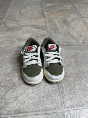 Zapato Air Jordan 1 Retro Bajo Medio Oliva Travis Scott TD Talla 5c DO5441-200  Foto 1 de 4