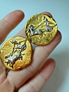 Vintage Ohrringe Clip auf gehämmert Pferd Streitwagen römisch griechisch - Bild 1 von 6