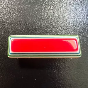 Broche prendedor de plástico vintage rojo blanco verde rayas prendedor - Imagen 1 de 9