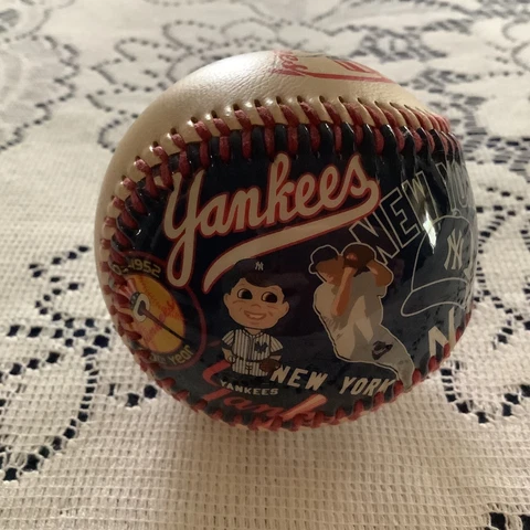 MLB Rawlings BASEBALL WITH QUARTZ CLOCK NEW YORK YANKEES  2005 Cover