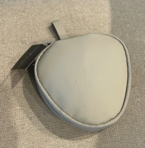 2025 United Therabody Polaris Business Class Amenity Kit Ivory NEW SEALED - Picture 1 of 4