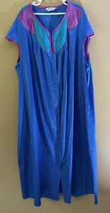 Vintage Vanity Fair Womens Nylon Robe Size Large Button Front Made In USA - Picture 1 of 9