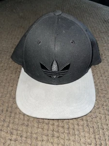 Adidas Uomo Originals Trefoil Nero Grigio Flatbrim Snapback Cap Usato - Foto 1 di 7