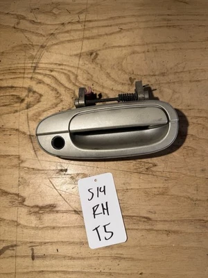 Manija de puerta exterior derecha lado pasajero Nissan 240sx S14 95-98 OEM DORADO Foto 1 de 3