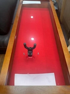 Vitrina de Guitarra Eléctrica Gabinete de Madera Roja y Nogal Hecho en EE. UU. Caja de Sombra de Pared - Imagen 1 de 16