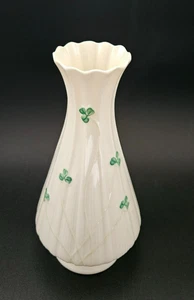 Belleek Irland Porzellan Knospe Vase handbemalt Kleeblatt Design überbacken 7,5" - Bild 1 von 9