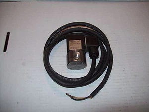 VERSA ESM-3301-34-HC-A120 3 VIE 1/4NPT NC 150PSI 120VAC P1061 - Foto 1 di 5