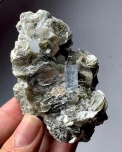 589 CTS Beautiful Aquamarine With Mica Crystal From Pakistan - Picture 1 of 10
